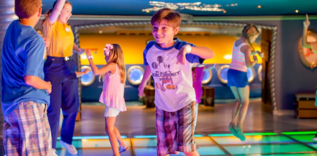 What is Disney Cruise Line's "Dine and Play" Program? 4
