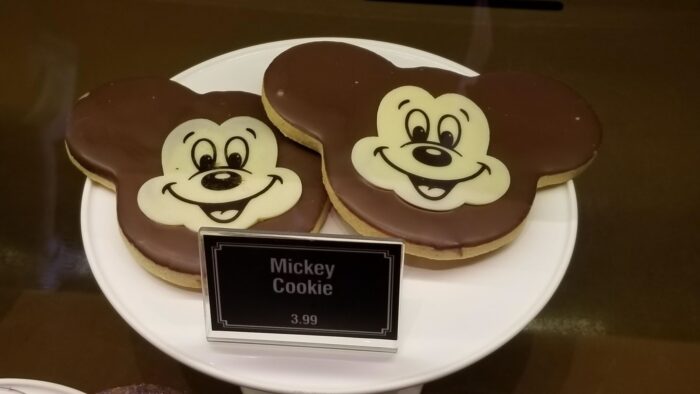 4 Must-Try Mickey's Shaped Cookies at Disneyland Theme Park 1